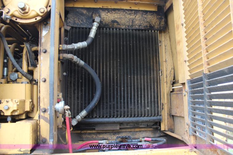 image for item J1204 1983 Caterpillar 225 excavator