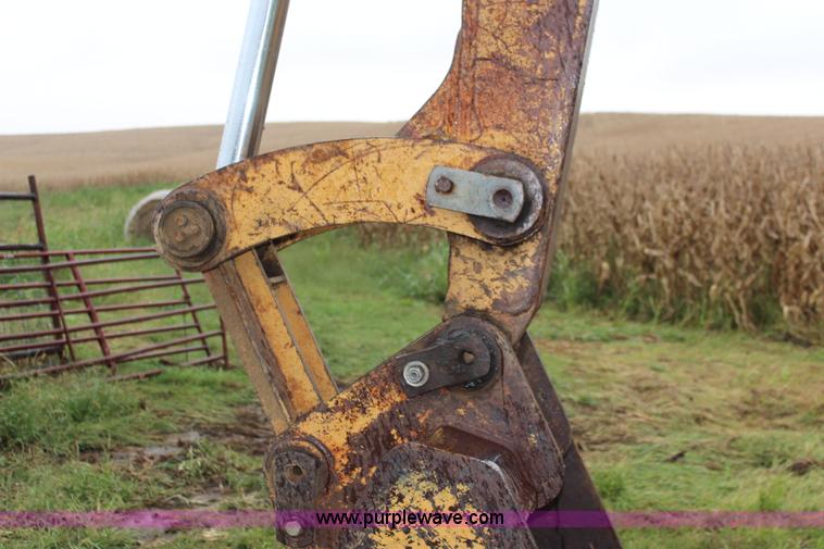 image for item J1204 1983 Caterpillar 225 excavator