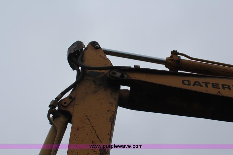 image for item J1204 1983 Caterpillar 225 excavator