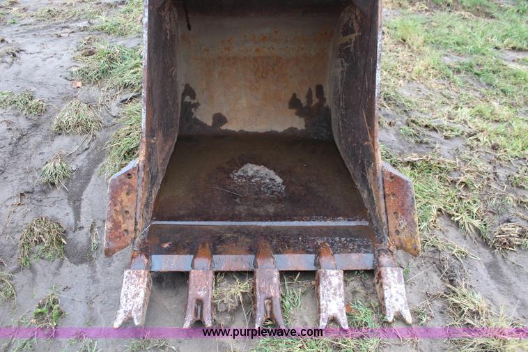 image for item J1204 1983 Caterpillar 225 excavator