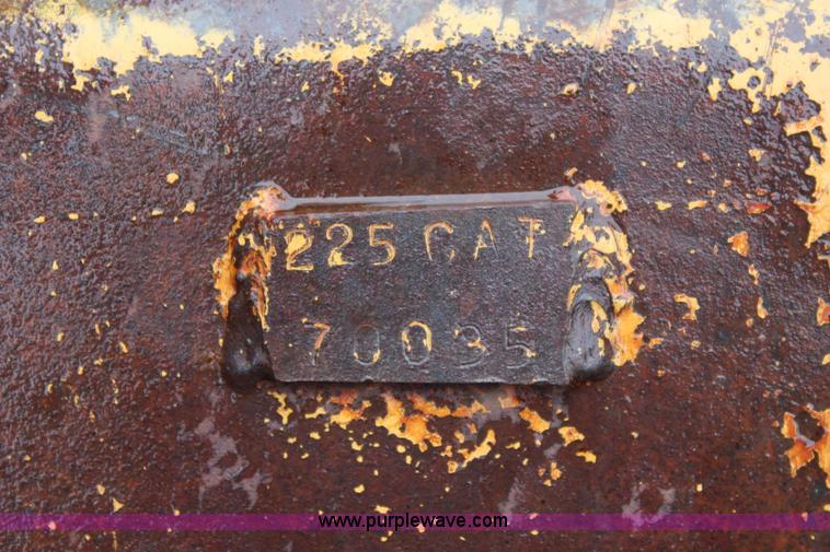 image for item J1204 1983 Caterpillar 225 excavator