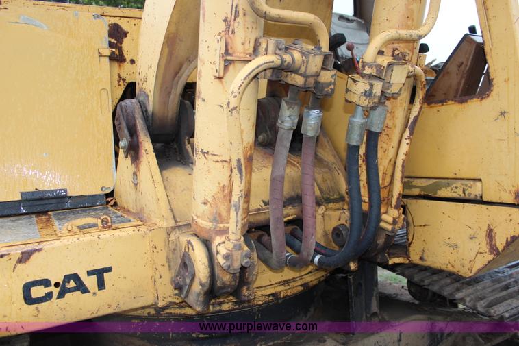 image for item J1204 1983 Caterpillar 225 excavator