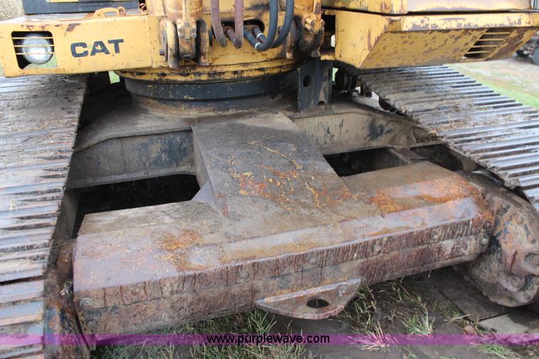 image for item J1204 1983 Caterpillar 225 excavator