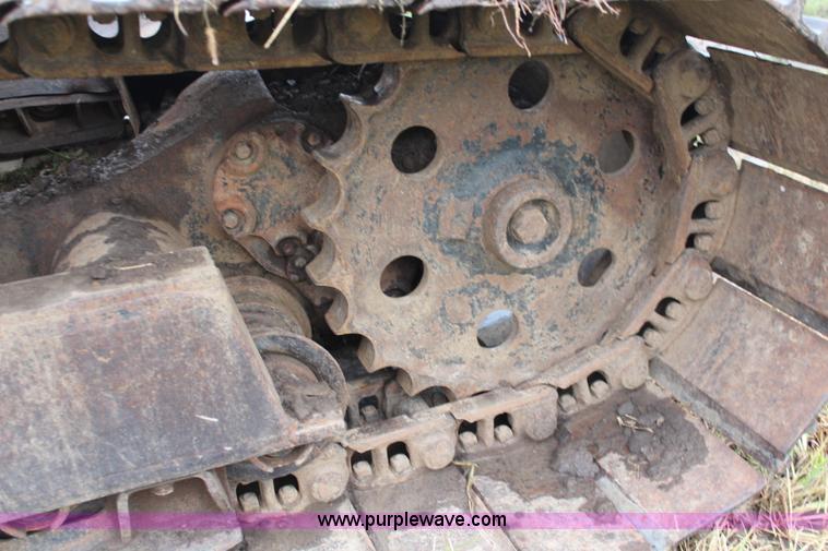 image for item J1204 1983 Caterpillar 225 excavator