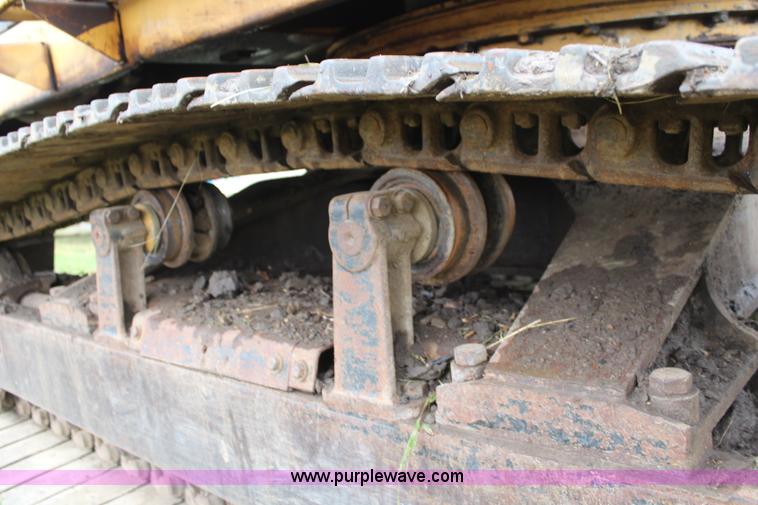 image for item J1204 1983 Caterpillar 225 excavator