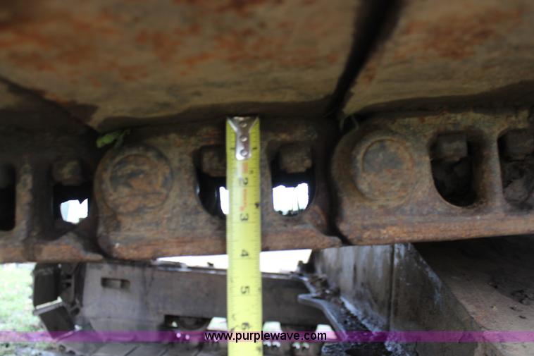 image for item J1204 1983 Caterpillar 225 excavator