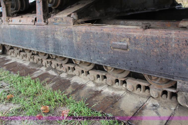 image for item J1204 1983 Caterpillar 225 excavator