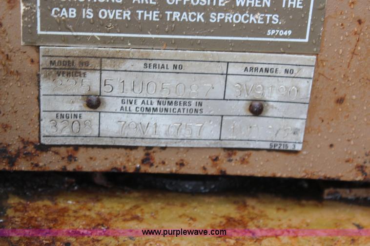 image for item J1204 1983 Caterpillar 225 excavator