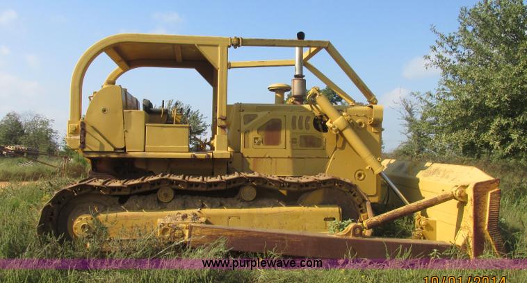 image for item J2407 1975 Dresser TD-25C dozer