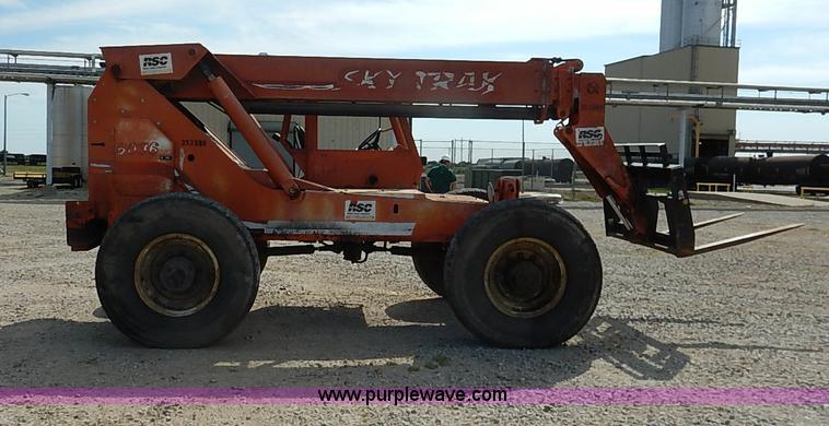 image for item J3018 2000 Sky Trak 6036 telehandler