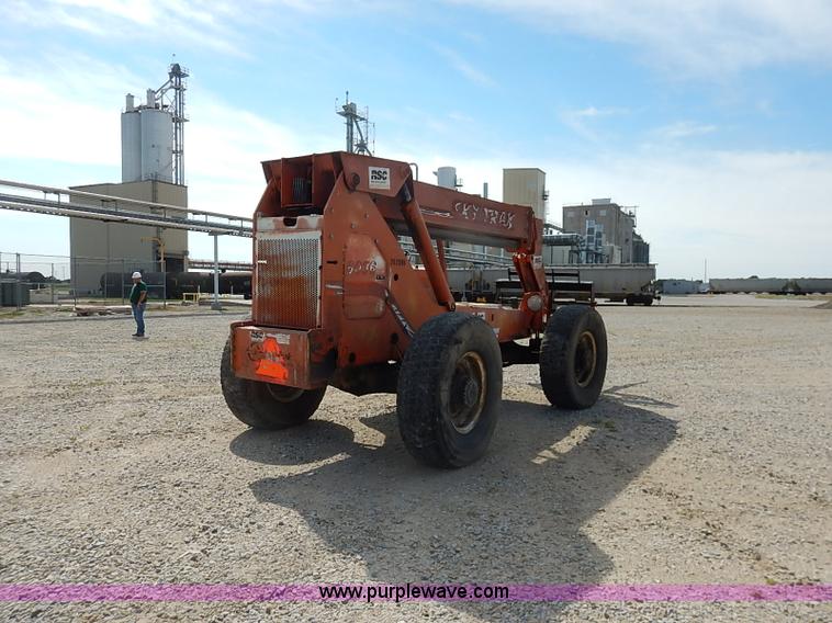 image for item J3018 2000 Sky Trak 6036 telehandler