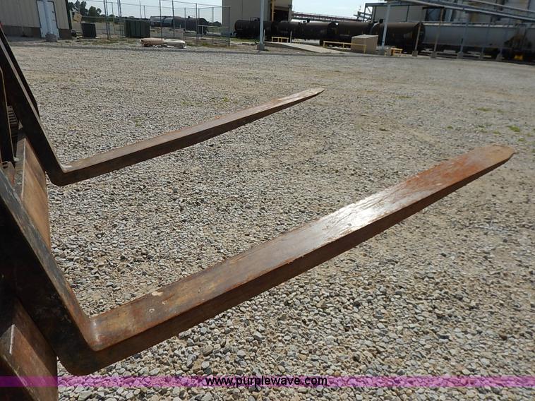 image for item J3018 2000 Sky Trak 6036 telehandler