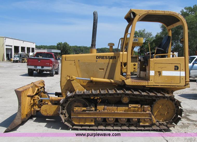 dresser-td7h-dozer-cat-komatsu-john-deere-bulldozer-crawler