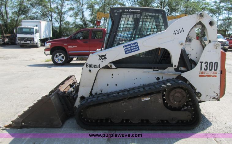 image for item Z9132 2003 Bobcat T300 skid steer