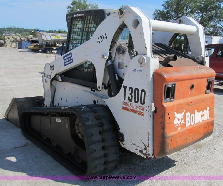 image for item Z9132 2003 Bobcat T300 skid steer