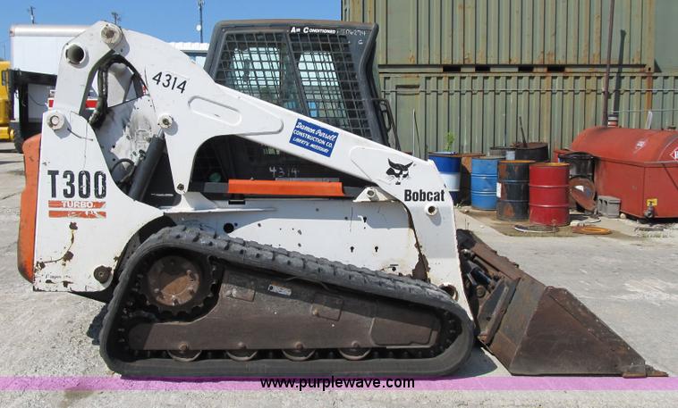 image for item Z9132 2003 Bobcat T300 skid steer