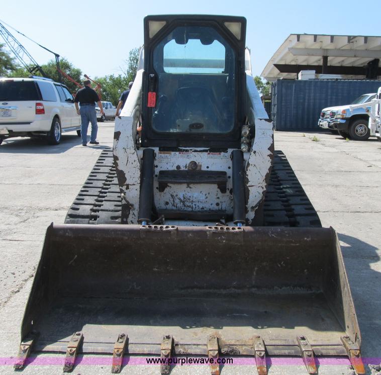 image for item Z9132 2003 Bobcat T300 skid steer