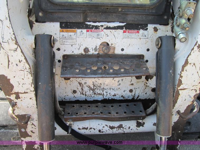 image for item Z9132 2003 Bobcat T300 skid steer