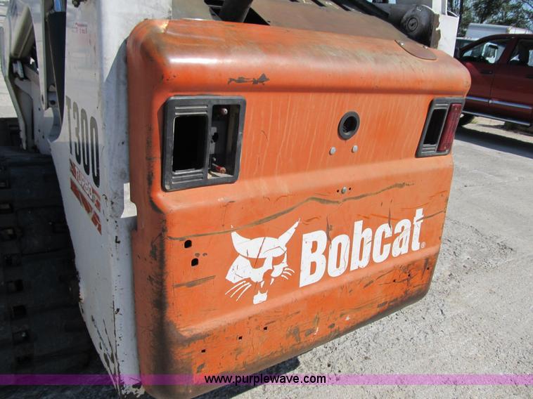 image for item Z9132 2003 Bobcat T300 skid steer