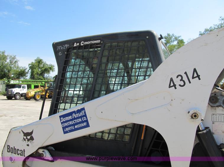 image for item Z9132 2003 Bobcat T300 skid steer