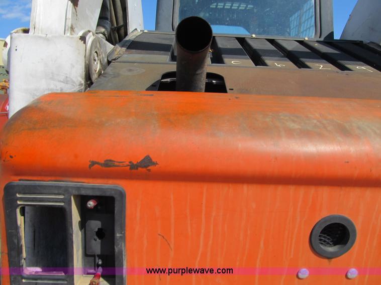 image for item Z9132 2003 Bobcat T300 skid steer