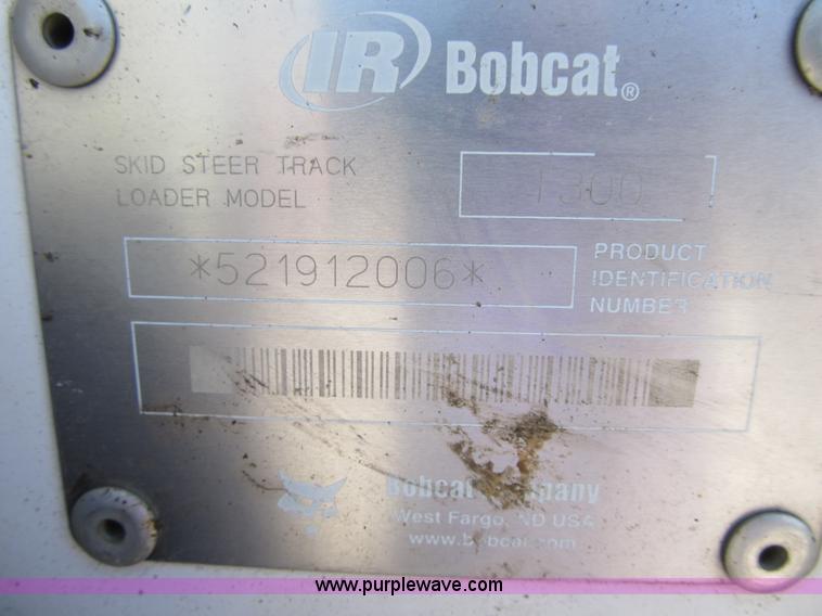 image for item Z9132 2003 Bobcat T300 skid steer