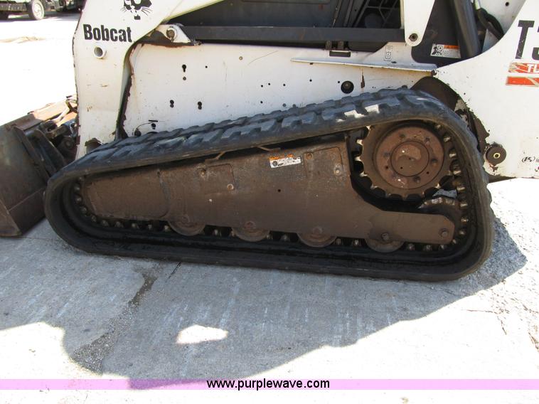 image for item Z9132 2003 Bobcat T300 skid steer