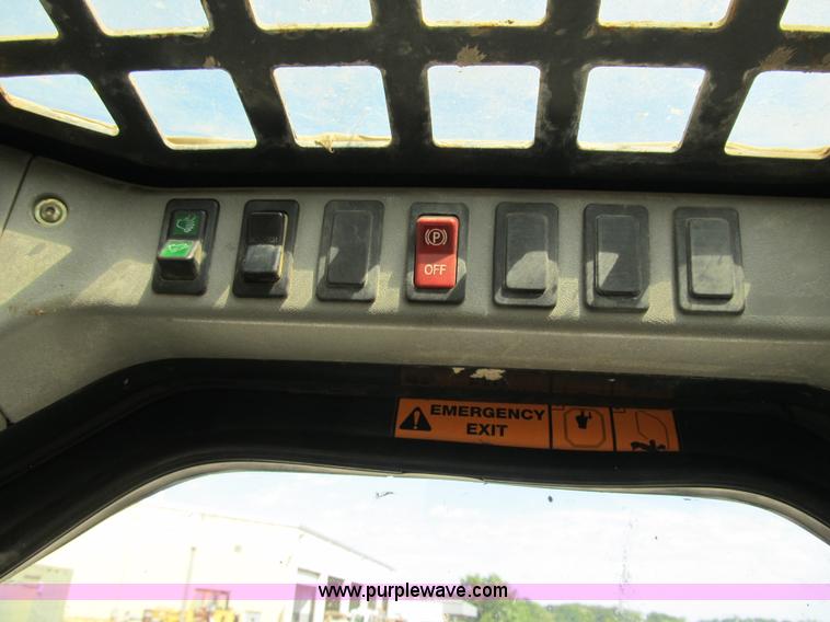 image for item Z9132 2003 Bobcat T300 skid steer