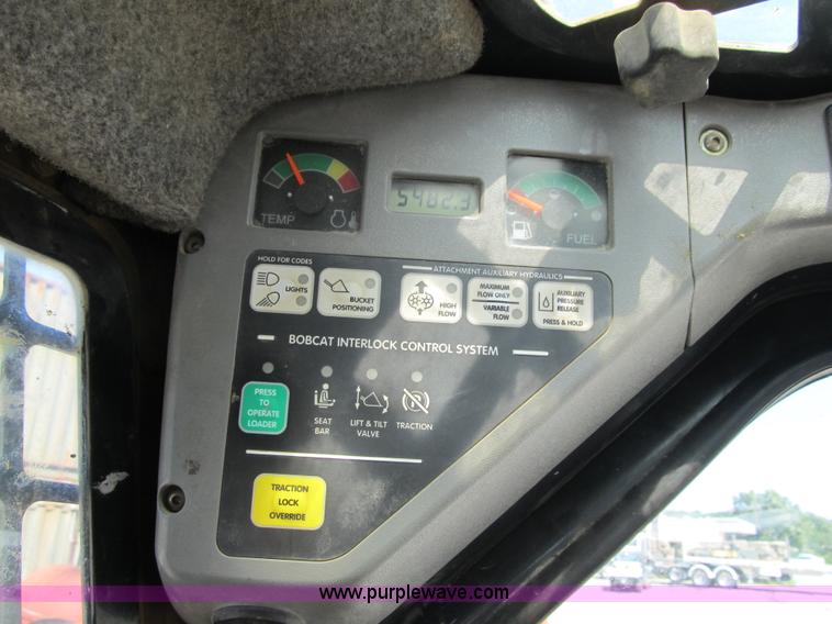 image for item Z9132 2003 Bobcat T300 skid steer