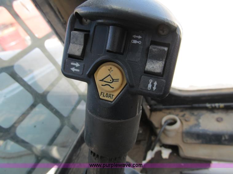 image for item Z9132 2003 Bobcat T300 skid steer