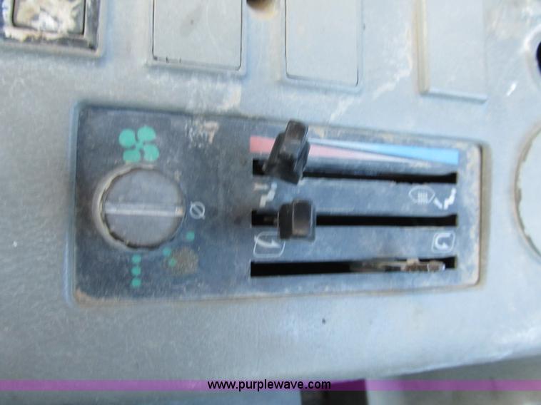 image for item Z9133 1997 Komatsu PC200LC-6LE excavator