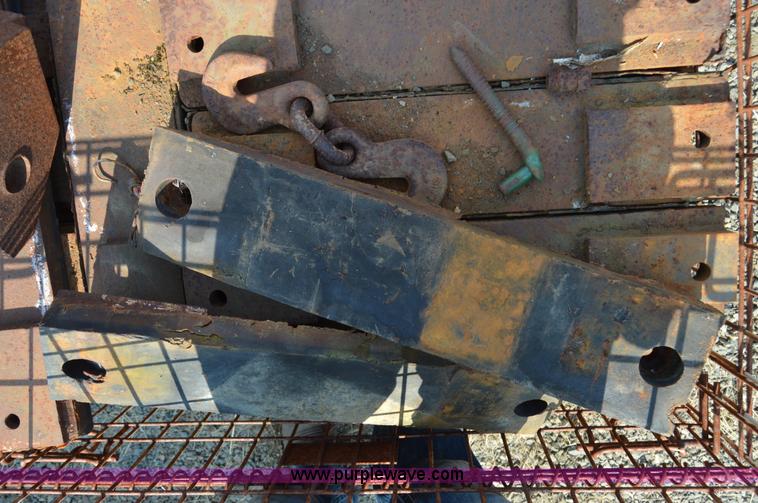 image for item Z9285 Approximately 42 excavator rubber track pads