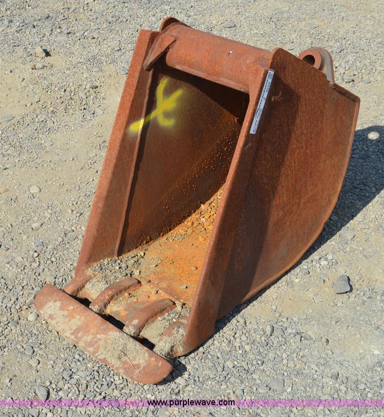 image for item Z9294 18"W excavator bucket