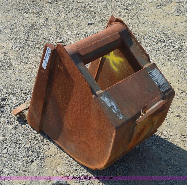image for item Z9294 18"W excavator bucket