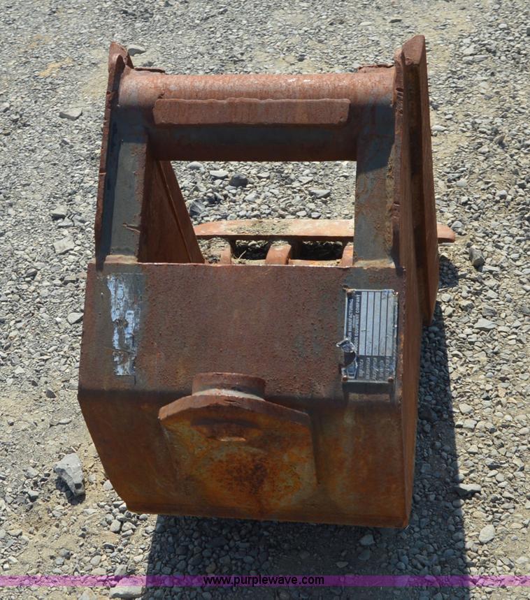 image for item Z9294 18"W excavator bucket