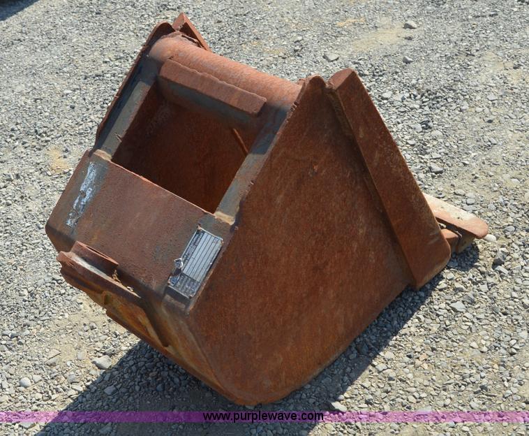 image for item Z9294 18"W excavator bucket
