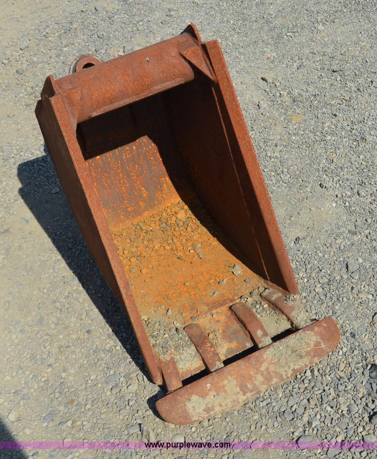 image for item Z9294 18"W excavator bucket