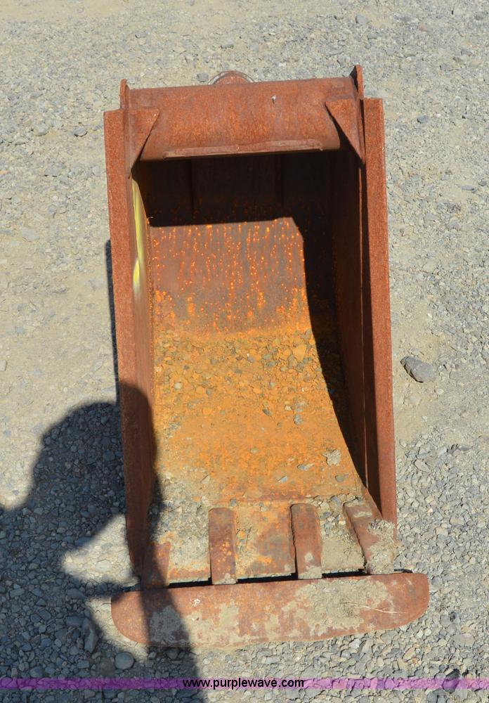 image for item Z9294 18"W excavator bucket