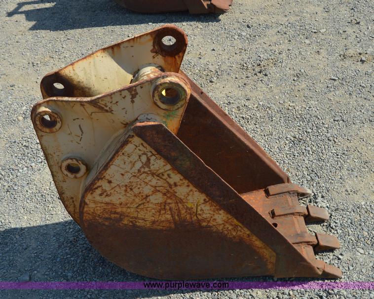 image for item Z9295 18"W excavator bucket