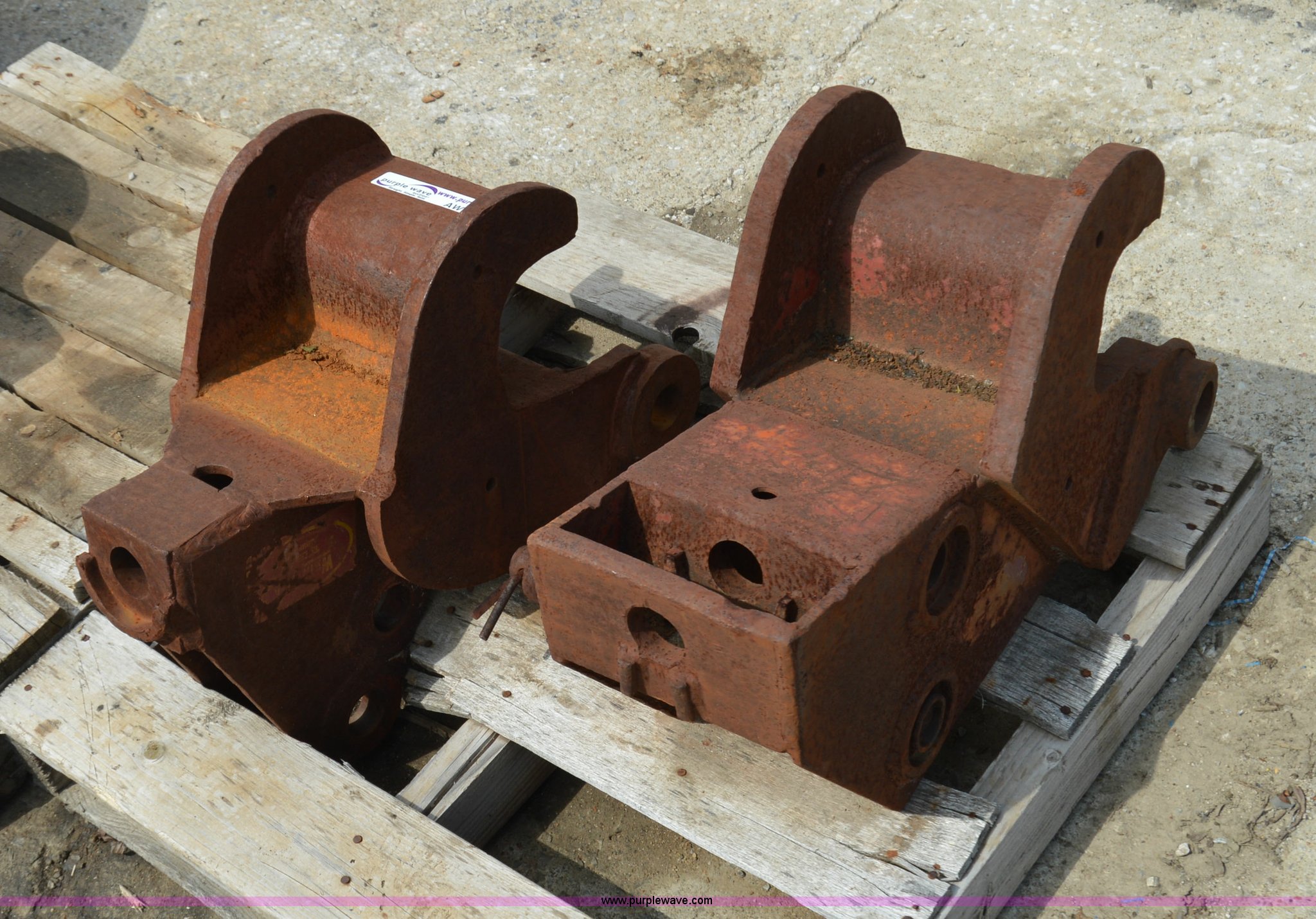 (3) WainRoy quick couplers in Liberty, MO Item AW9192 sold Purple Wave