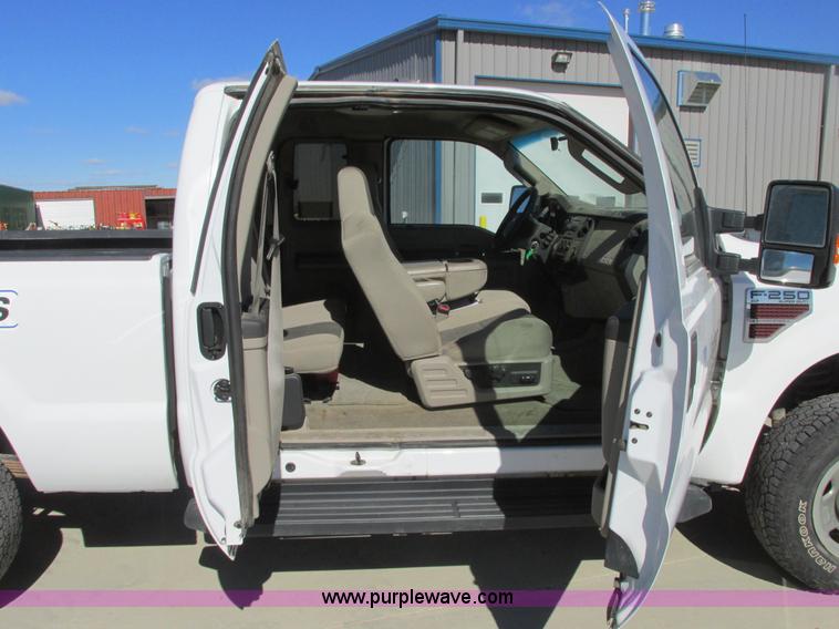 image for item A8746 2008 Ford F250 Super Duty SuperCab pickup truck