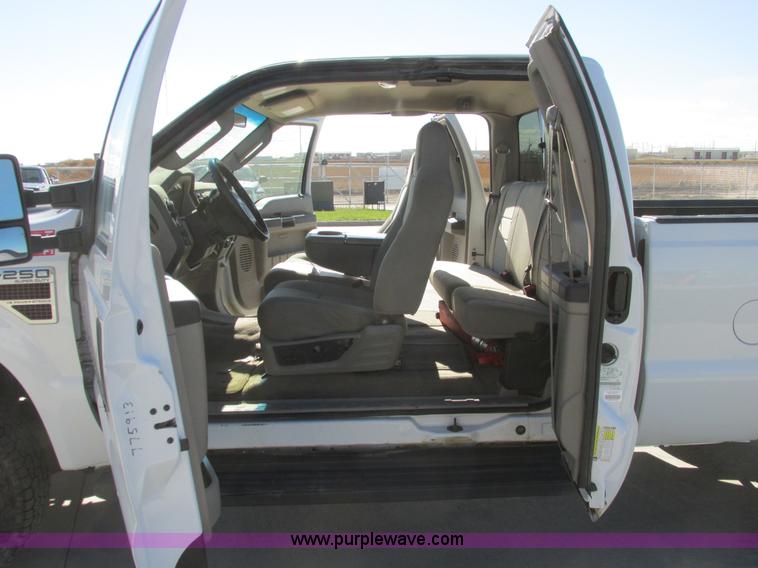 image for item A8746 2008 Ford F250 Super Duty SuperCab pickup truck