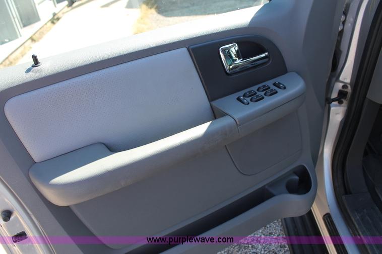 image for item AJ9266 2005 Ford Expedition XLT SUV