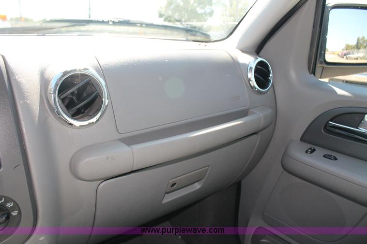 image for item AJ9266 2005 Ford Expedition XLT SUV