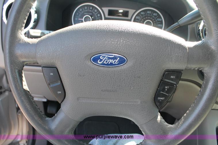 image for item AJ9266 2005 Ford Expedition XLT SUV