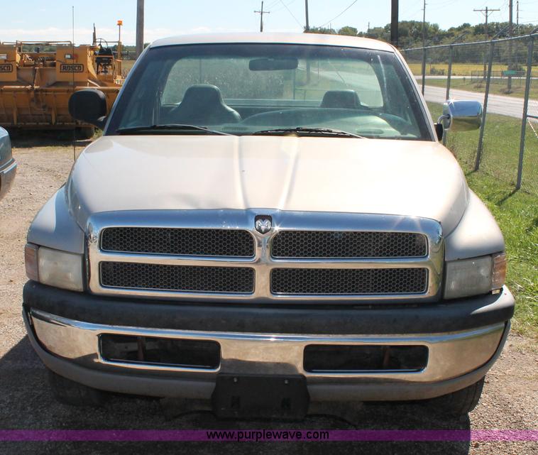 image for item AJ9267 1999 Dodge Ram 1500 pickup truck