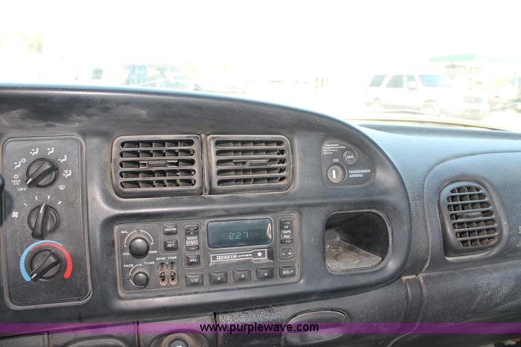 image for item AJ9267 1999 Dodge Ram 1500 pickup truck