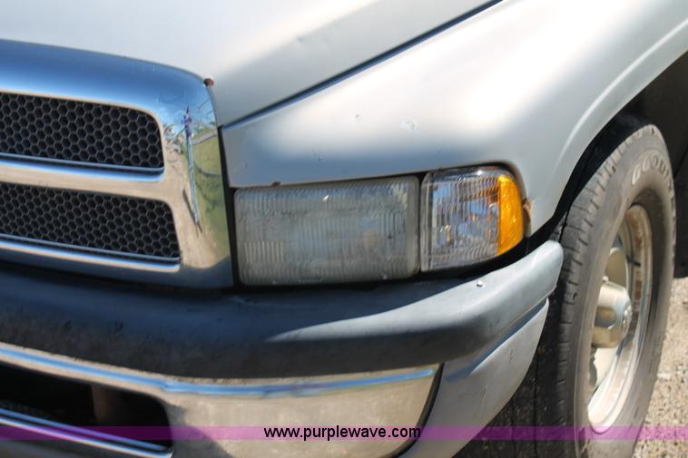 image for item AJ9267 1999 Dodge Ram 1500 pickup truck