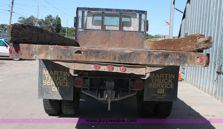 image for item AJ9269 1994 Ford LN9000 flatbed truck