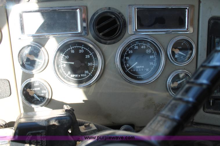 image for item AJ9269 1994 Ford LN9000 flatbed truck